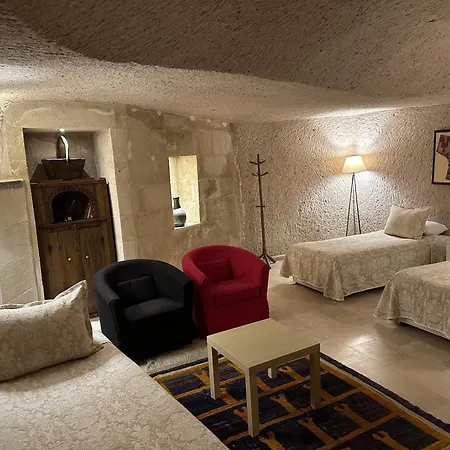Kistar Cave מלון 3*